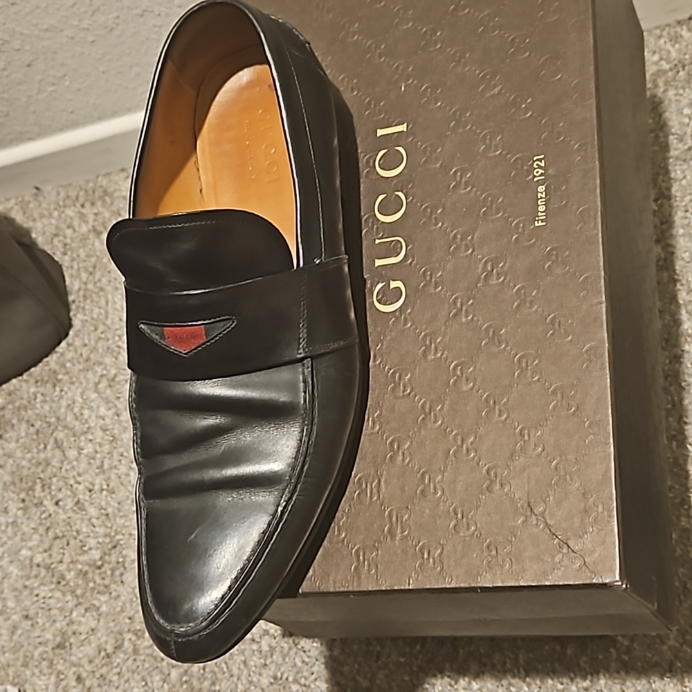 Gucci shose